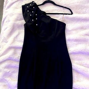 NWT ONE SHOULDERED LITTLE BAG DRESS